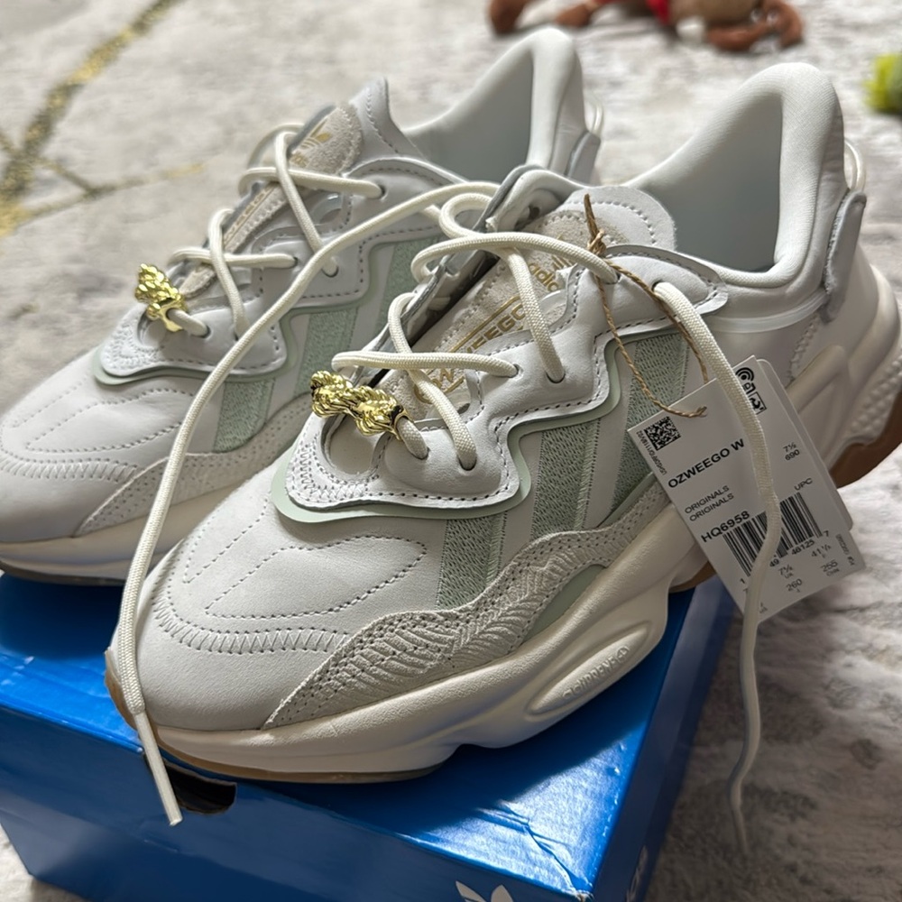 NWT adidas ozweego sneakers